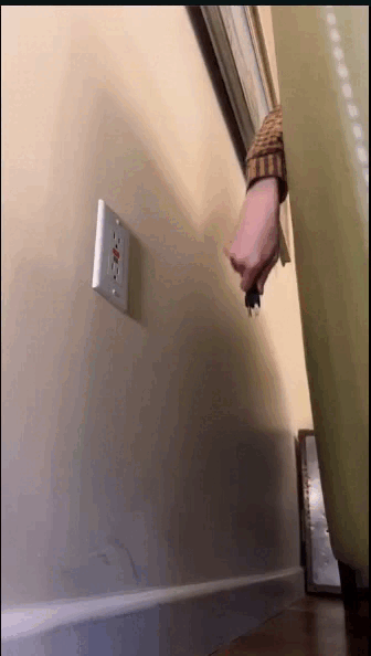 逃げるコンセント