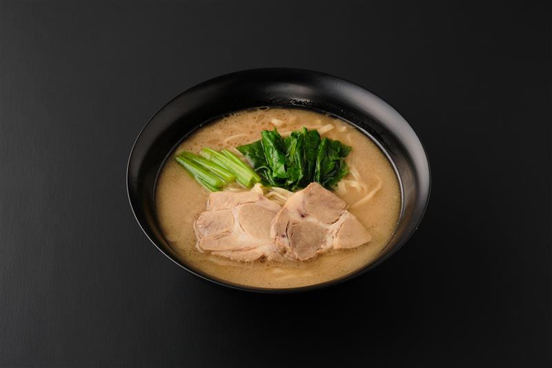 お店で仕上げた 豚骨醤油の家系ラーメン